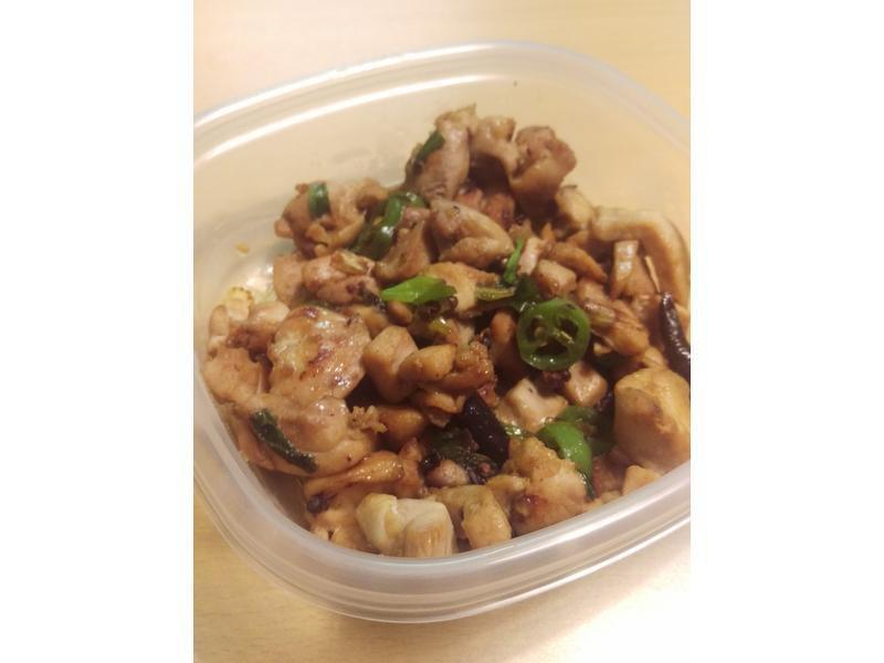 川味鸡丁的做法