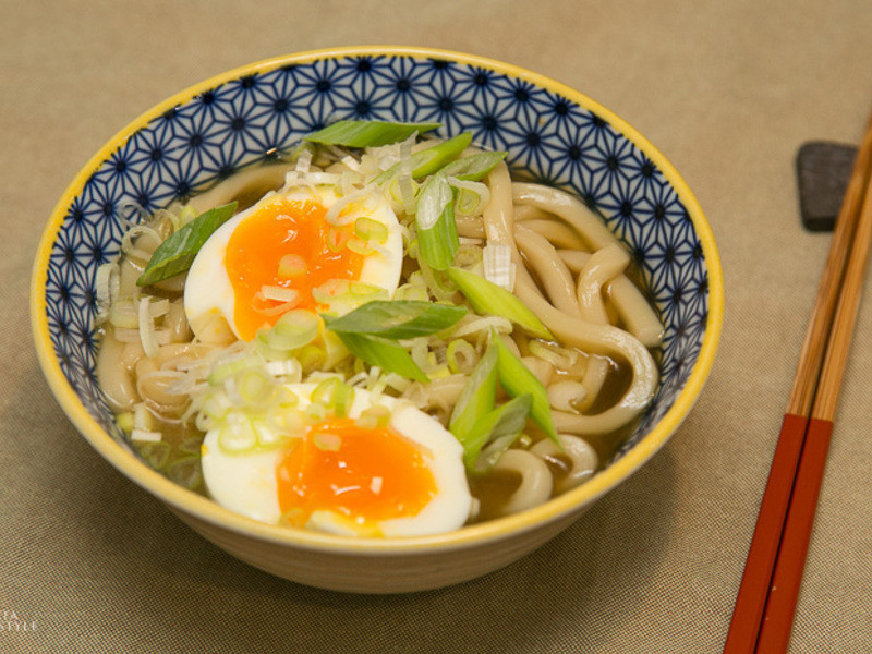 基础日式乌龙汤面佐半熟蛋的做法