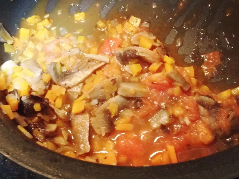 鲜茄蘑菇肠意粉的做法