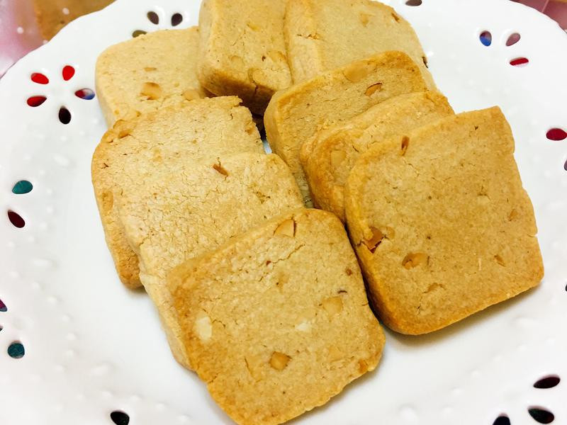 不甜不腻花生饼的做法