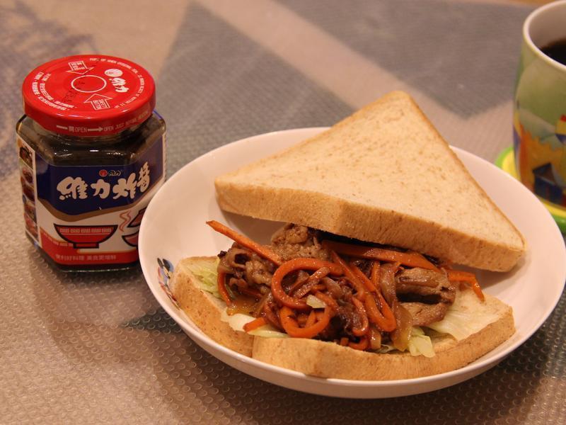 酱爆猪肉沙威玛『维力炸酱』的做法