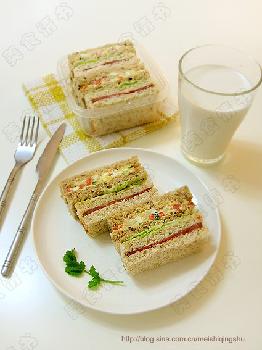 鸡肉土豆火腿沙拉三明治的做法