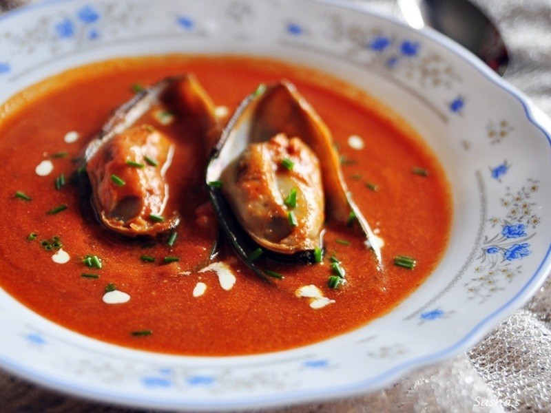 浓郁却清爽鲜美的番茄淡菜奶油浓汤的做法