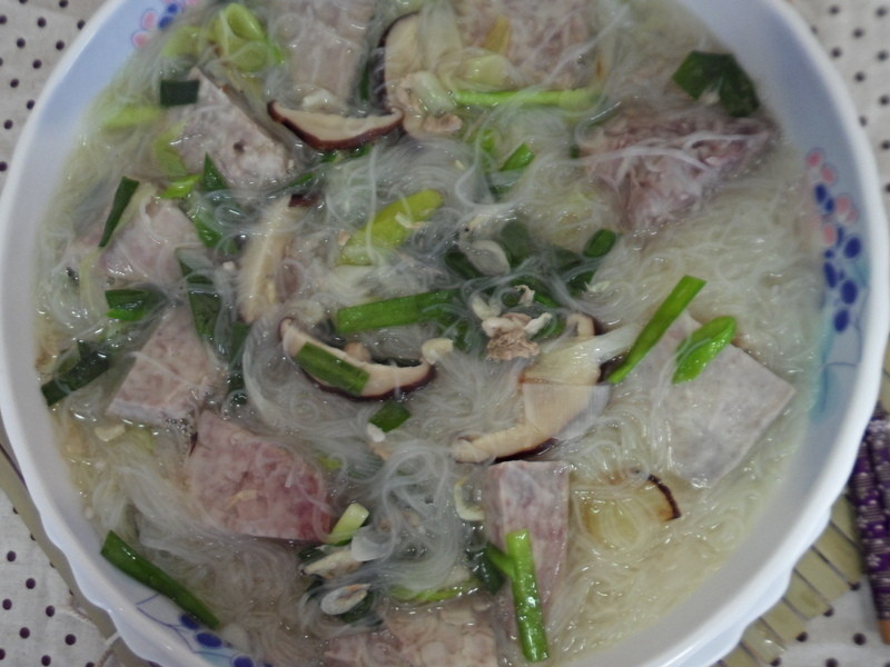 古早味芋头米粉汤《日正健康厨房》的做法
