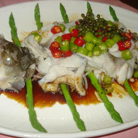 银芽灼鲈鱼的做法