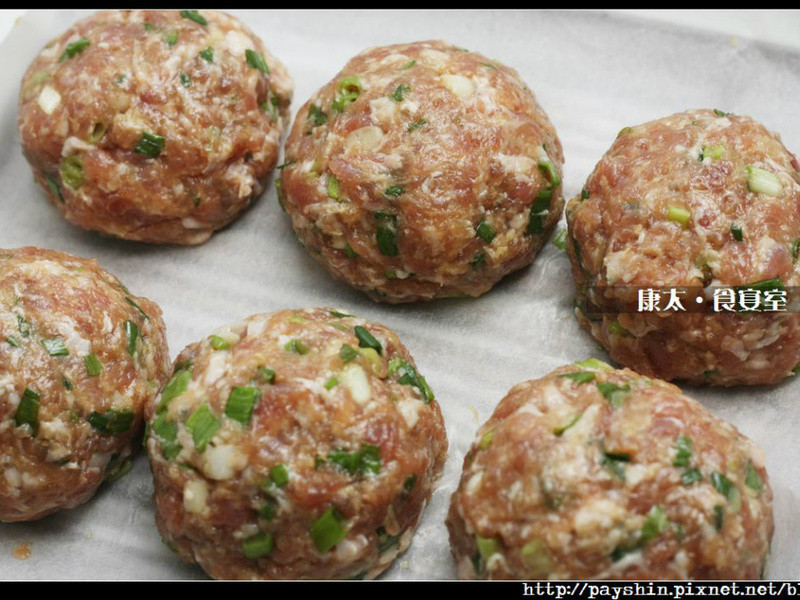 「万家香大吟酿薄盐酱油」低油低钠白菜狮子头的做法