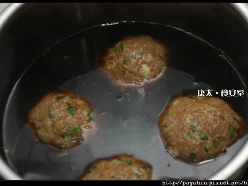 「万家香大吟酿薄盐酱油」低油低钠白菜狮子头的做法