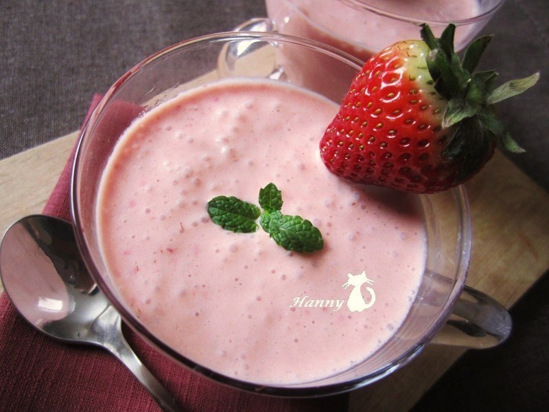 草莓香草奶昔的做法