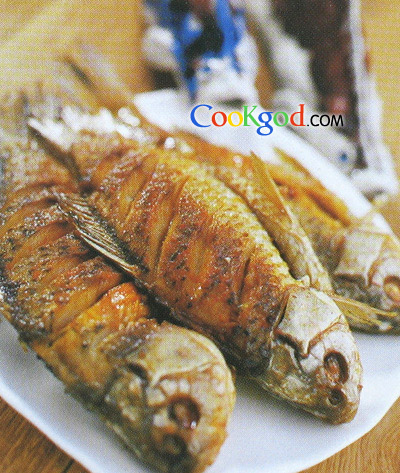 酥卤鲫鱼的做法