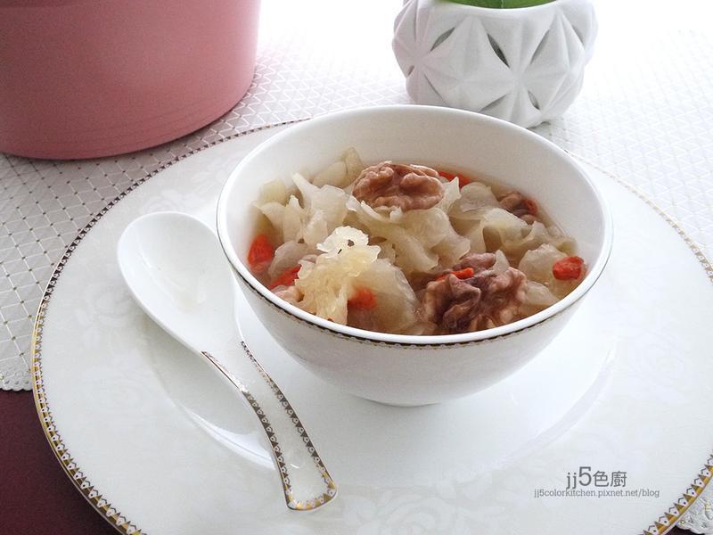 核桃枸杞银耳甜汤【HOLA幸福食堂】的做法