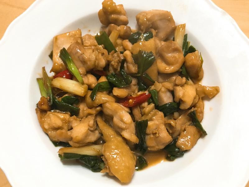 葱爆鸡肉的做法