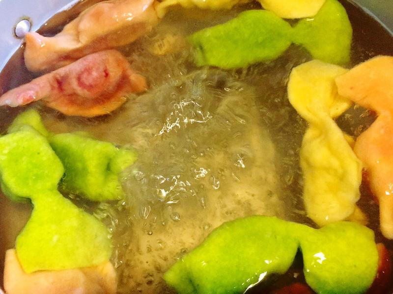 ��ɫ����ˮ�ȵ�����