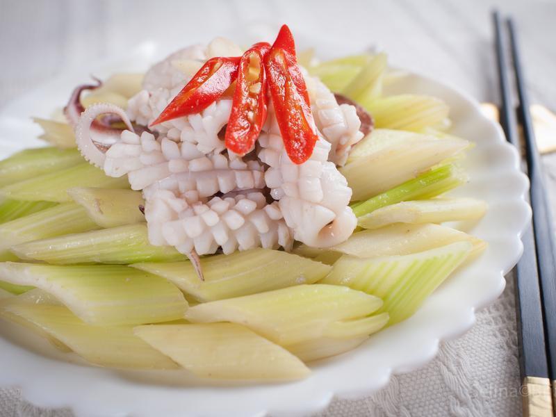 ���۳�͸�������