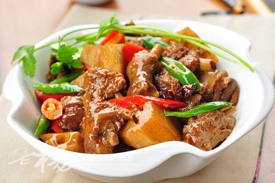 莲藕烧老鹅的做法