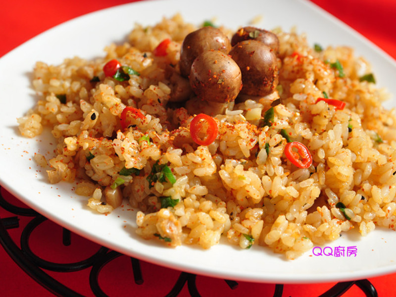 隔夜饭料理-辣味奶油菜脯炒饭的做法