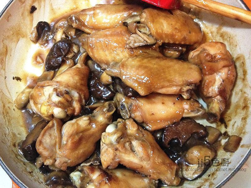 三菇蚝油鸡翅的做法