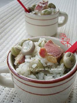 鲜蚕豆火腿焖饭的做法