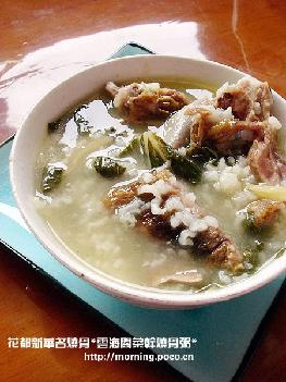 �ƺ���˸��չ��������