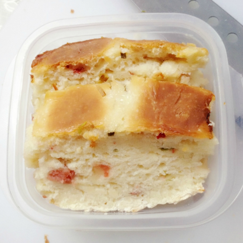 葱香红肠烤面包的做法