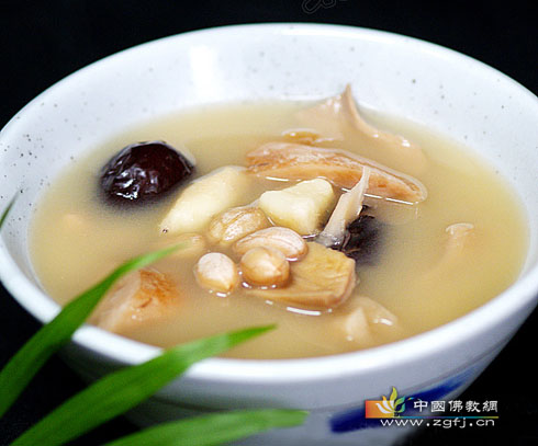 红枣花生山药煲莲藕的做法