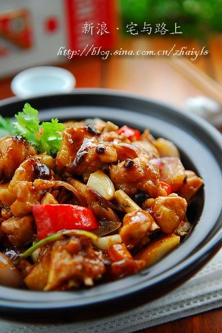 鲜香霸道滑嫩弹牙的啫啫滑鸡煲的做法