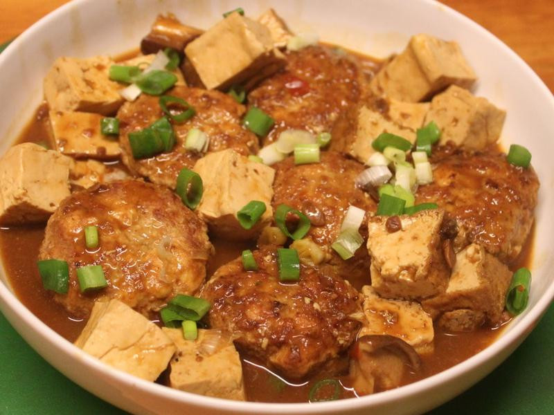 豆腐肉丸子麻婆煮的做法