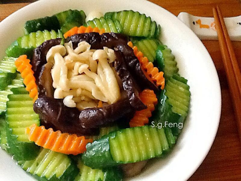 美白菇炒小黄瓜的做法