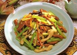 西芹鸡牛柳的做法