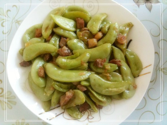 肉丁炒扁豆 。的做法