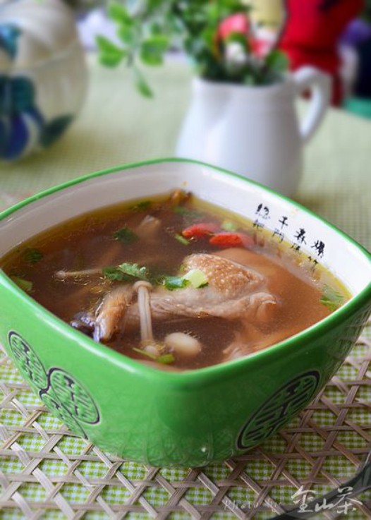 紫灵芝鸡汤的做法