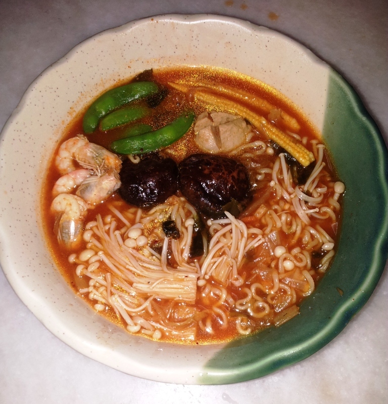 海鲜冬粉泡菜汤(低脂食品)的做法