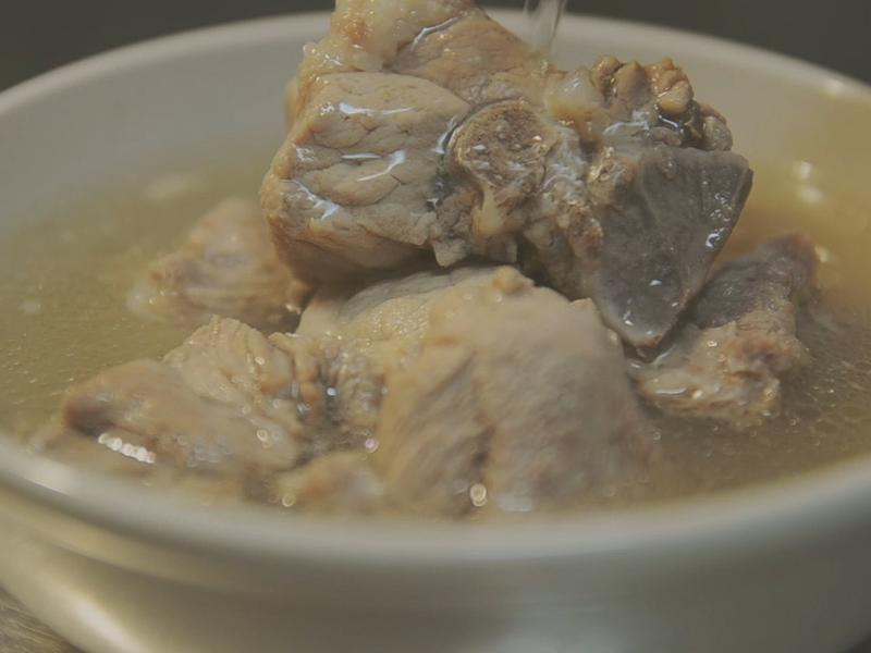 鲜甜暖胃姜汁排骨汤的做法