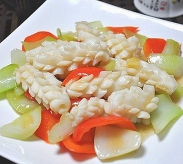 时蔬爆鲜鱿的做法