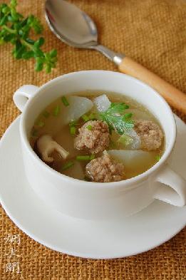 牛肉丸子萝卜汤的做法