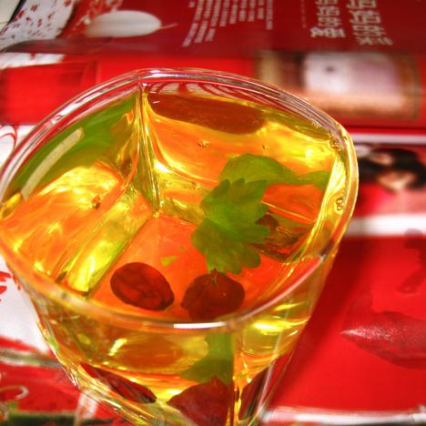 降压去脂茶——芹菜大枣饮的做法