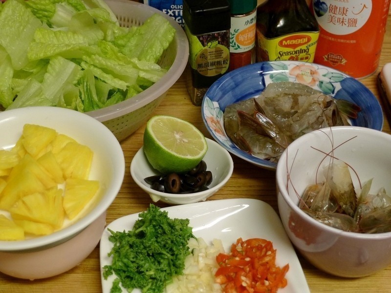 凤梨鲜虾油醋沙拉【美极鲜味露】的做法