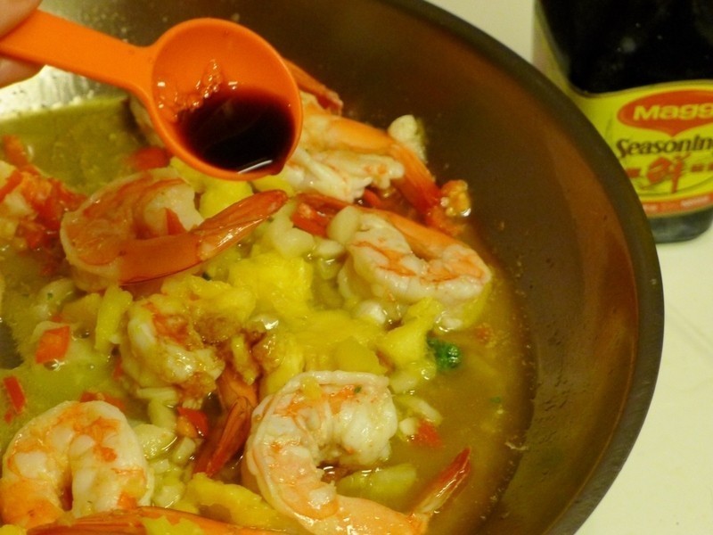 凤梨鲜虾油醋沙拉【美极鲜味露】的做法