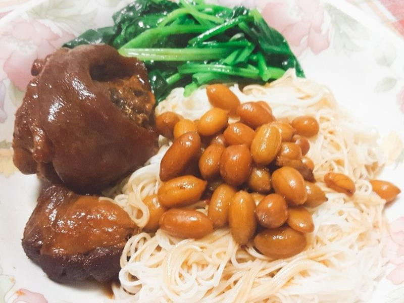 苹果西打炖猪脚的做法