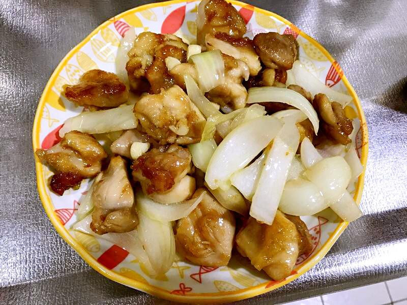 洋葱蜜汁鸡腿肉的做法