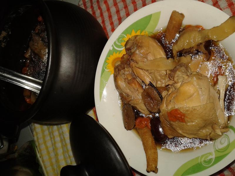 药膳焖鸡腿的做法