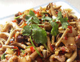 柳松茸烧冬笋的做法