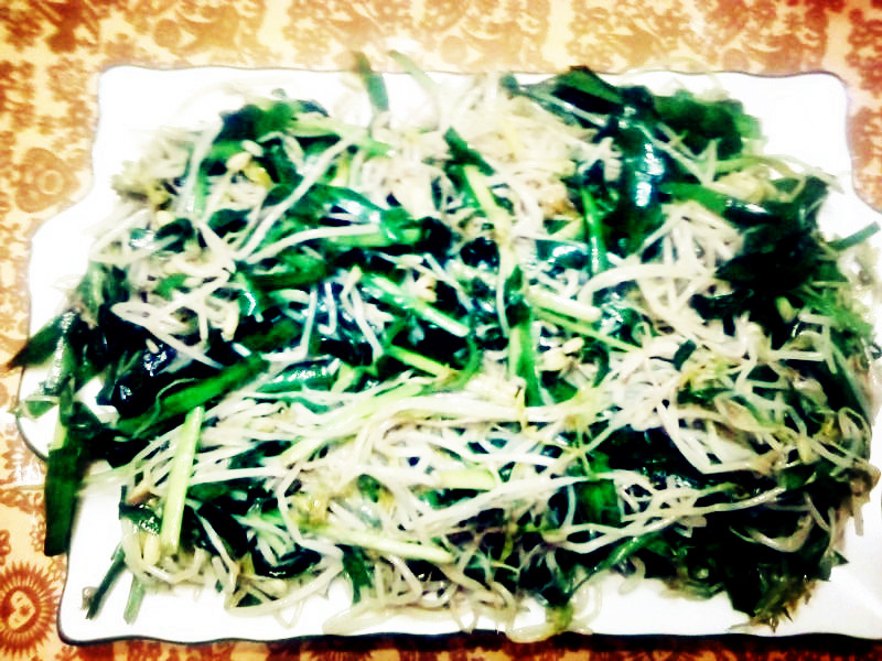 韭菜炒绿豆芽----清肝火的做法