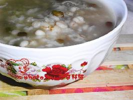 薏仁绿豆大麦粥的做法