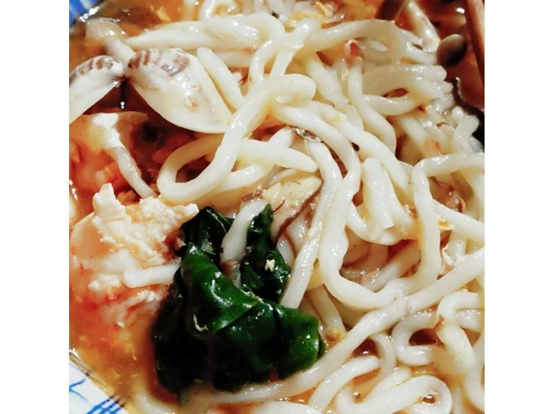 茄汁鲭鱼罐头海鲜面的做法