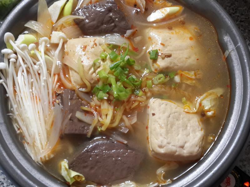 麻辣鸭血臭臭锅~(火锅系列)的做法