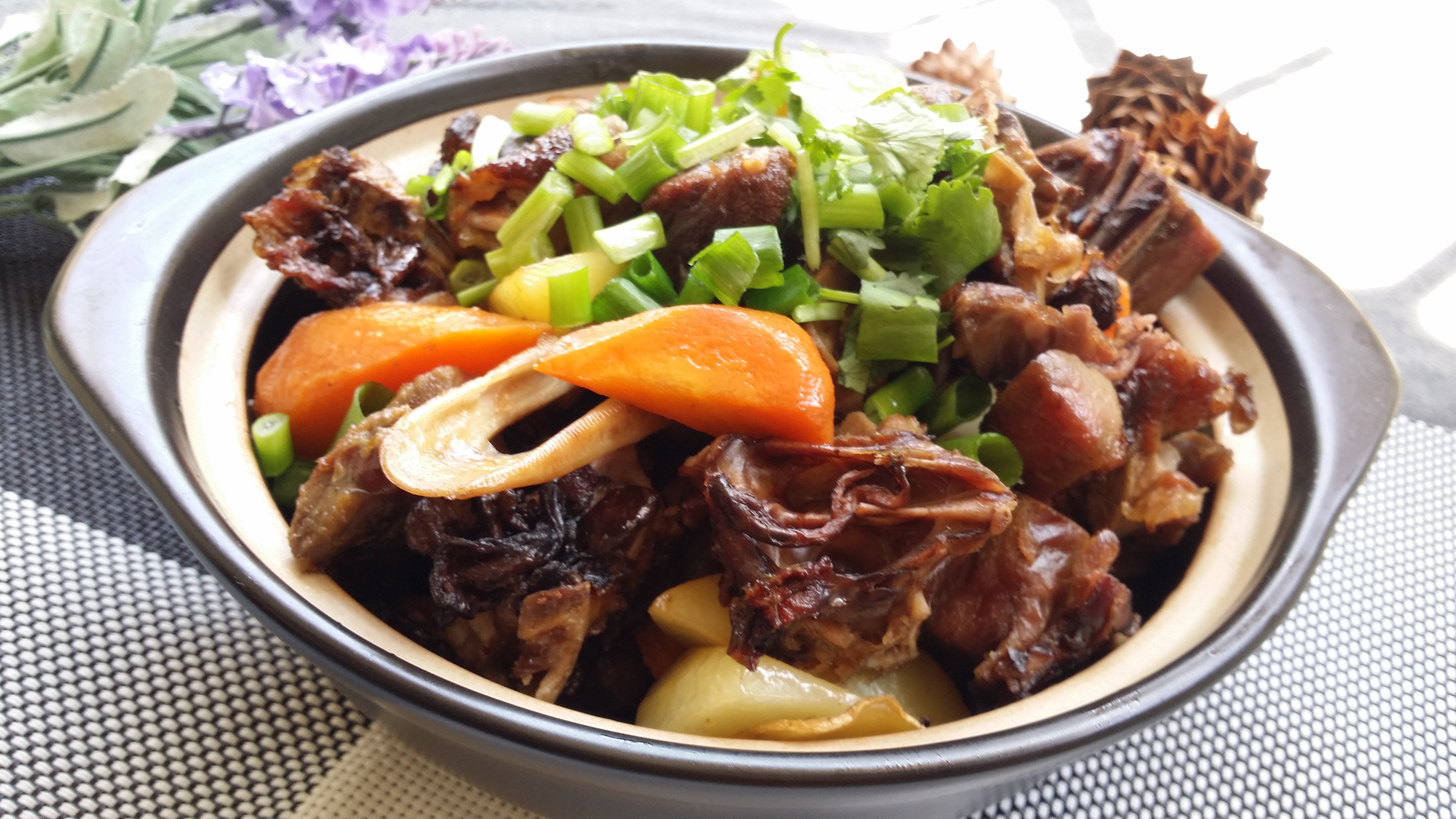 色香味俱全腊鸭煲的做法