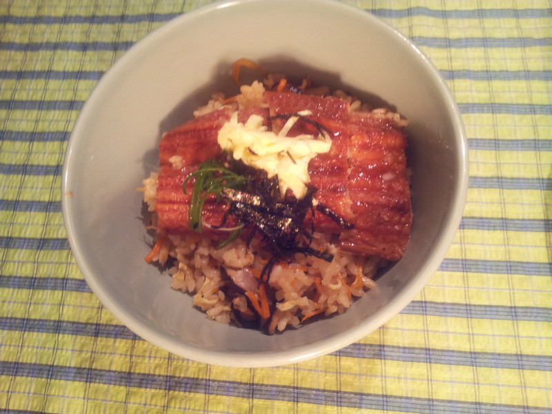 蒲烧鳗鱼五目炊饭的做法