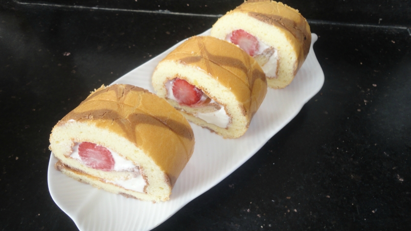 千叶纹草莓蛋糕卷的做法