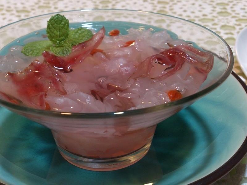 洛神花雪耳羹的做法