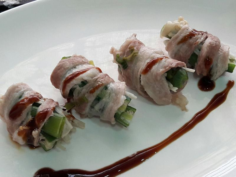 秋葵金菇猪肉卷的做法